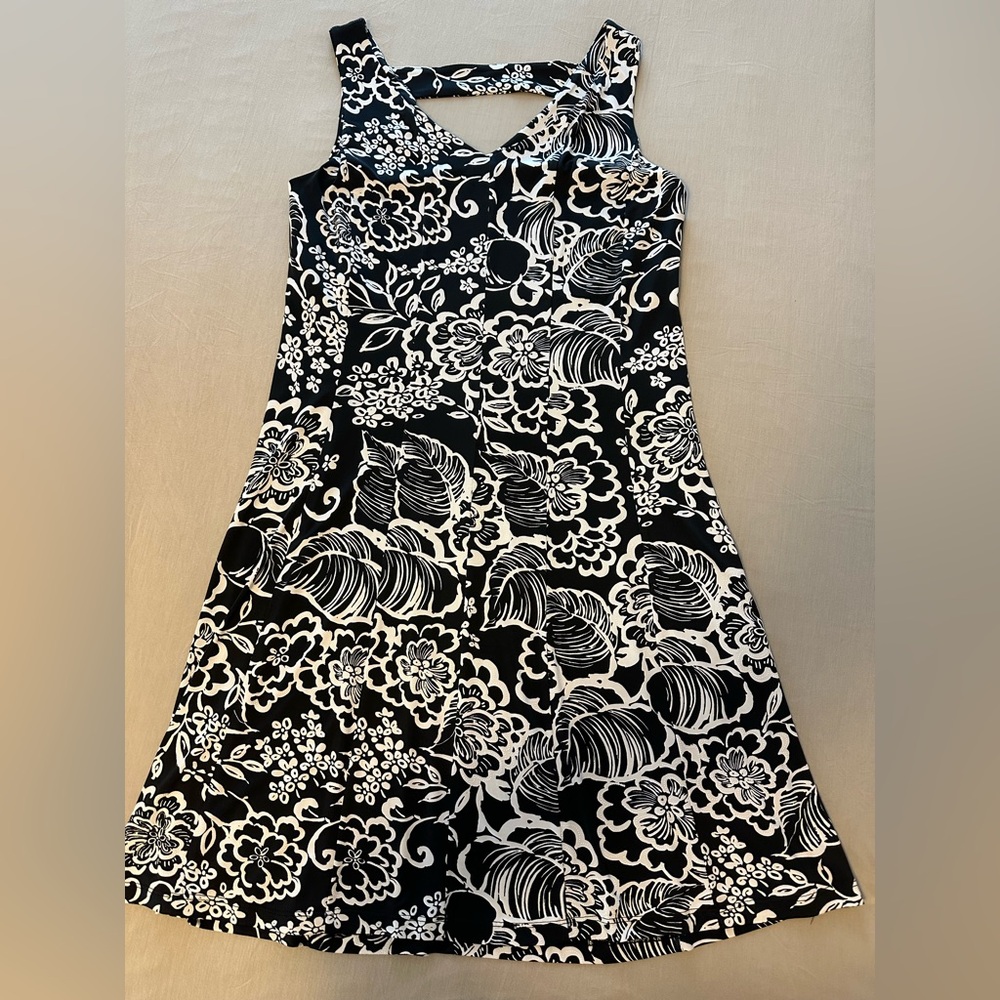Carre Noir Sleeveless Black & White Knit Dress